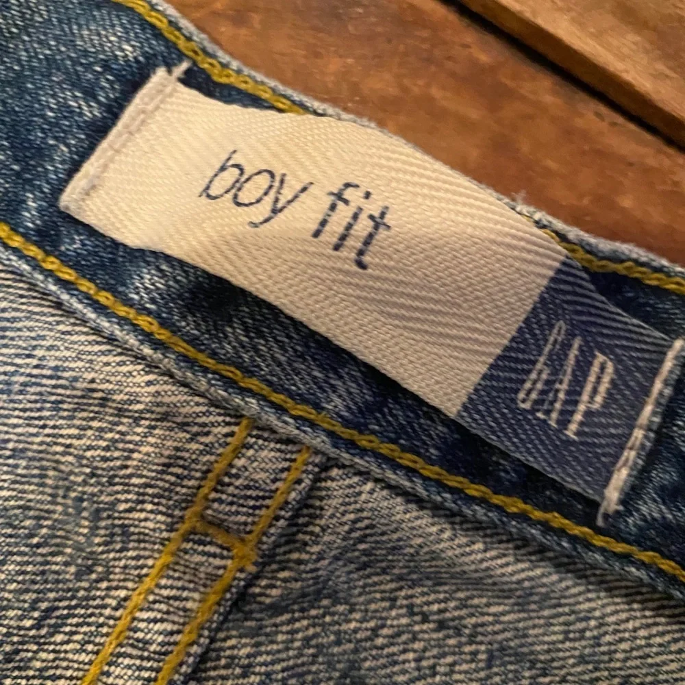 BOY FIT jean shorts by GAP.... just like NEW!